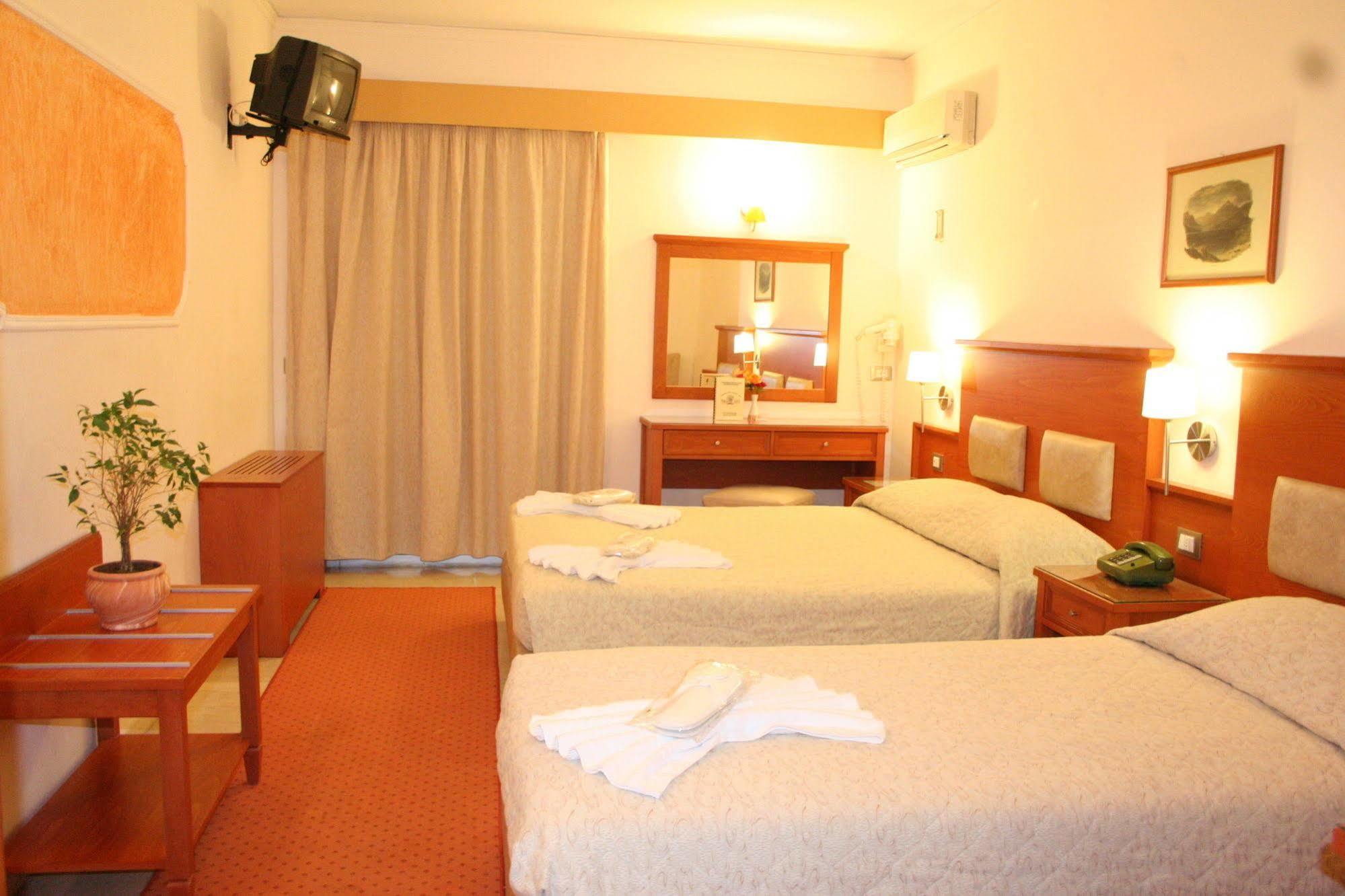 Paradise Lost Hotel-Apartments Tolo Ngoại thất bức ảnh